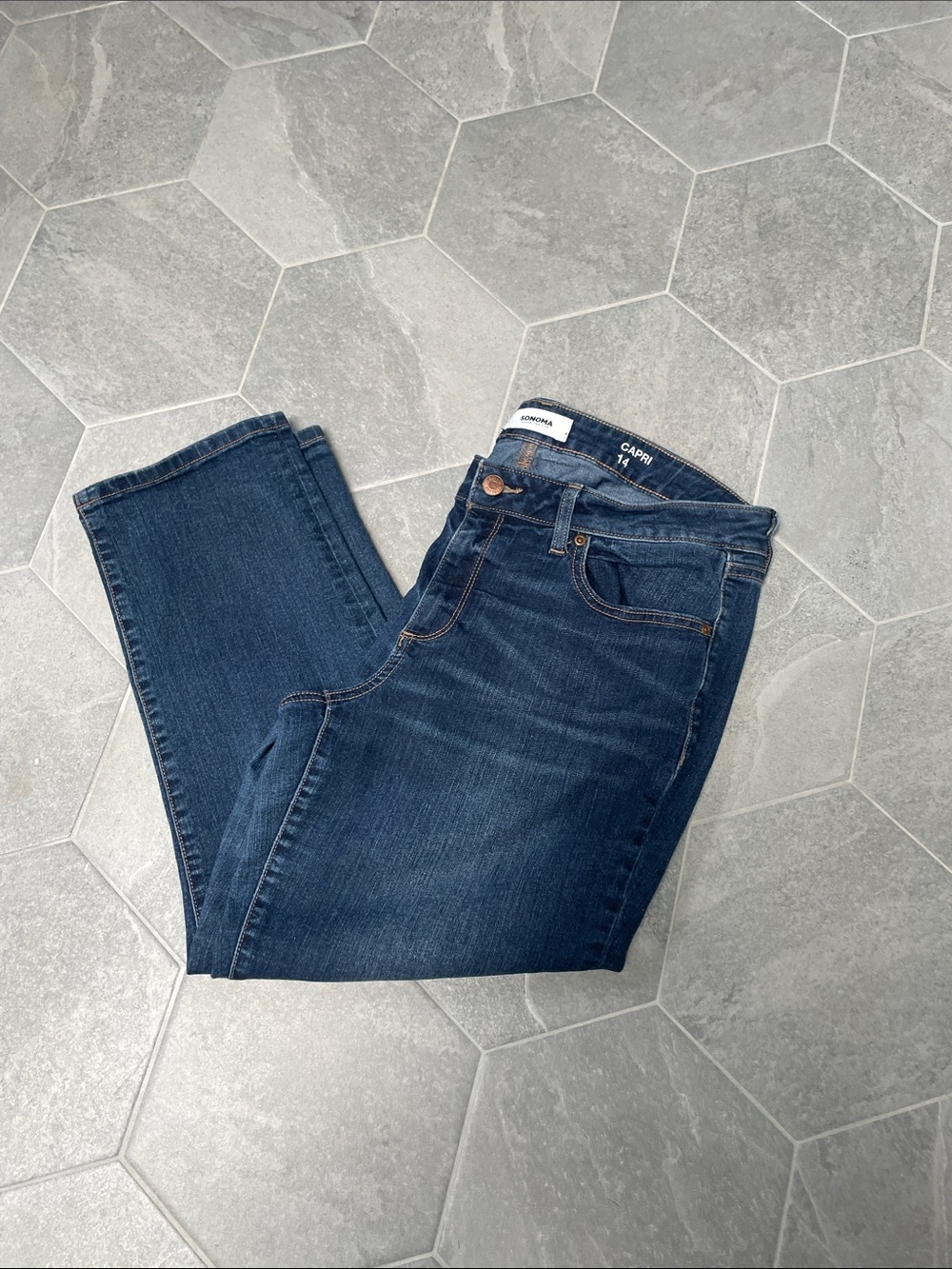 Sonoma Goods For Life Capri Jeans – Women’s 14 – Medium/Dark Wash Denim